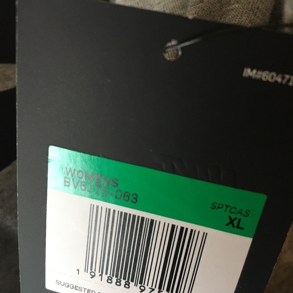 Nike Sportswear Essential Cropped T-Shirt - Picture 5 of 5